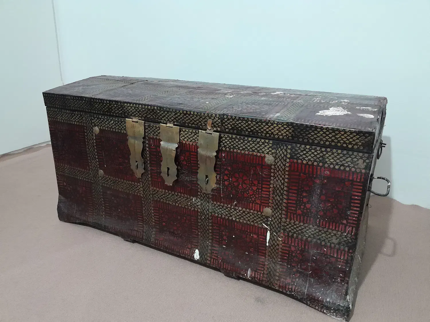 صندوقچه قدیمی|کلکسیون اشیاء عتیقه|آمل, |دیوار