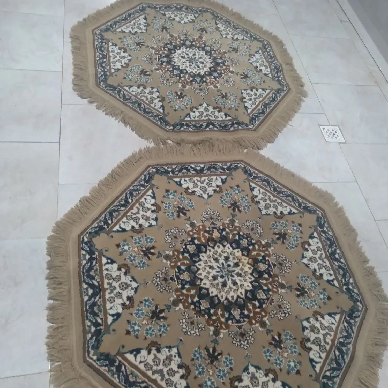 یک جفت فرش شش ضلعی|فرش|رودهن, |دیوار