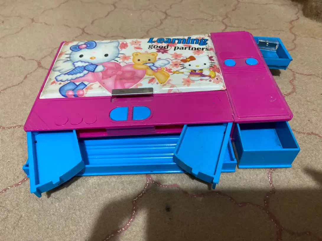 جامدادی فلزی دخترانه|حراج|سهند, |دیوار