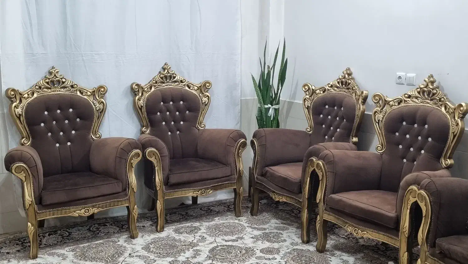 مبل سلطنتی ۹نفره به همراه میزعسلی|مبلمان خانگی و میز عسلی|فلاورجان, |دیوار