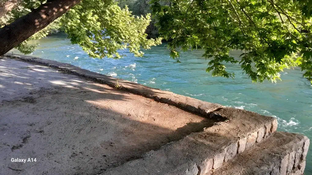 سکوی شخصی لب آب رودخانه زاینده رود|اجارهٔ کوتاه‌مدت آپارتمان و سوئیت|سامان, |دیوار