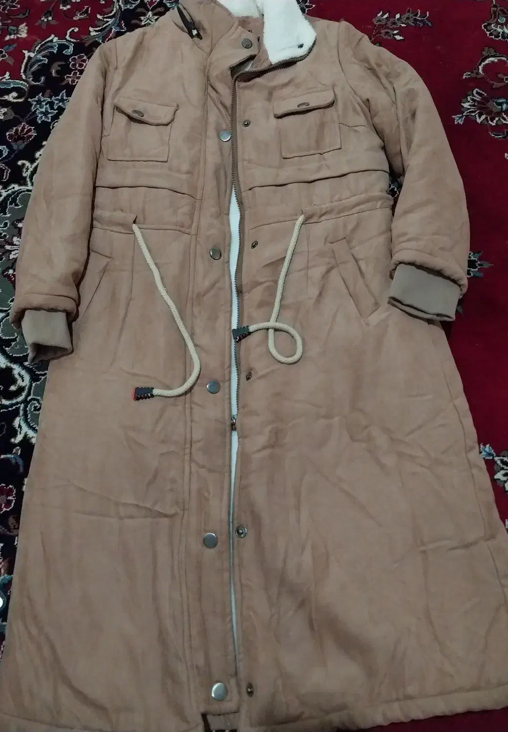 کاپشن|لباس|قلعه نو, |دیوار