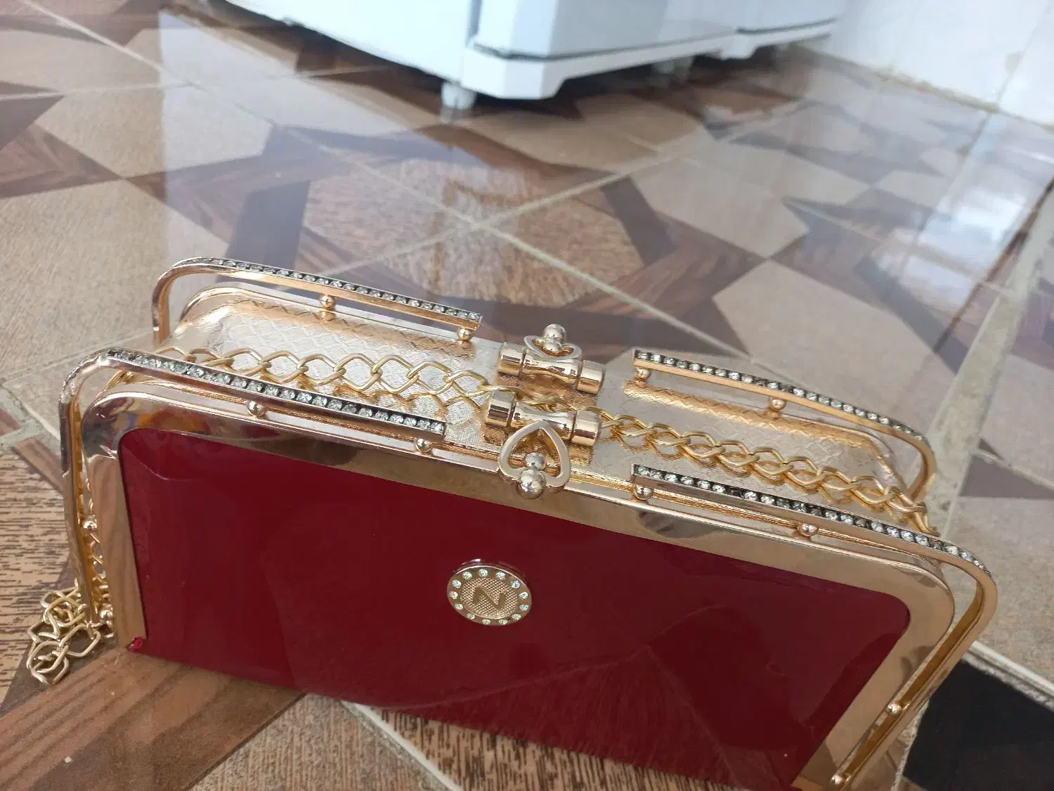 کیف|کیف، کفش، کمربند|بیستون, |دیوار