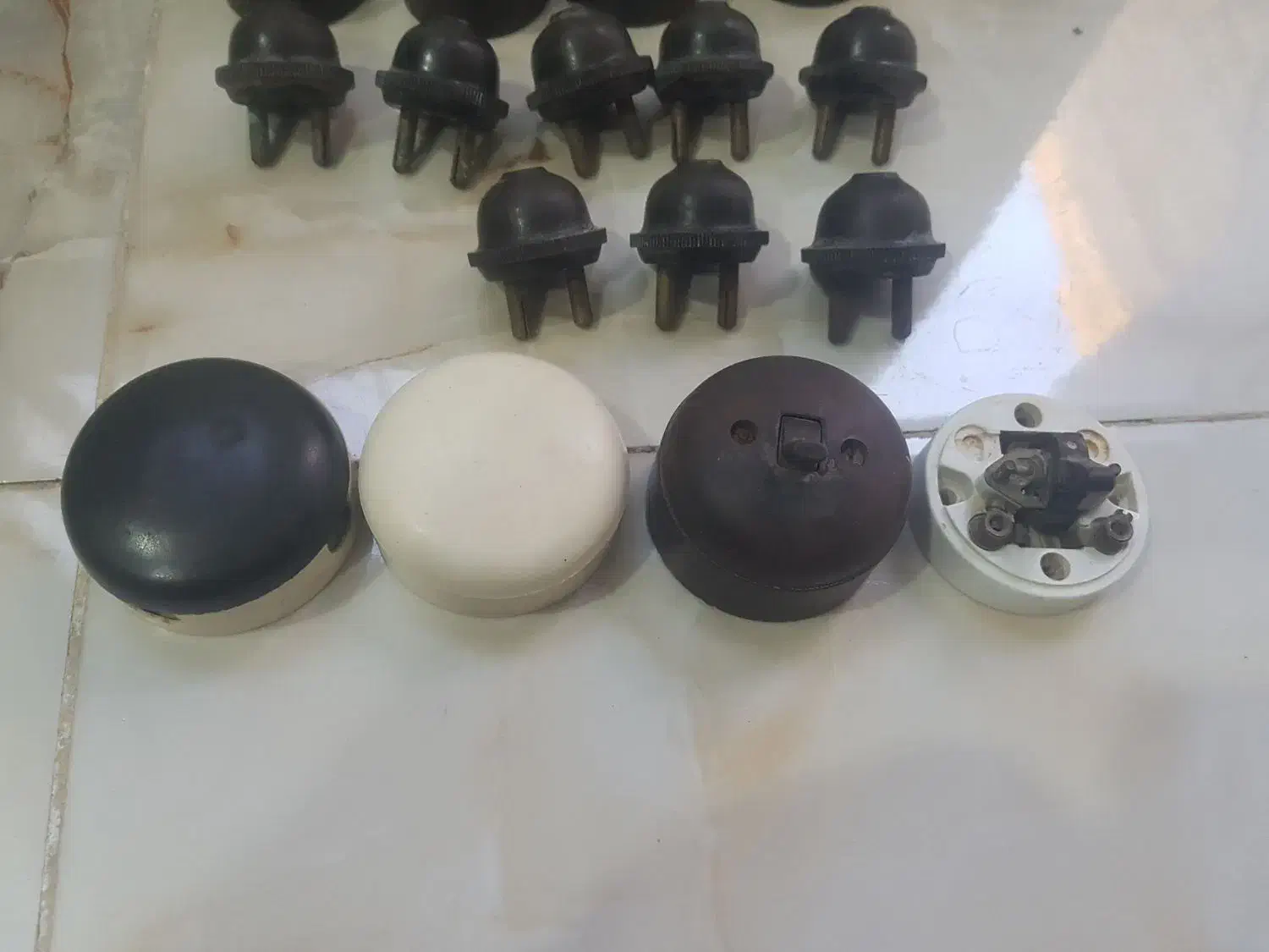 پریز و دوشاخه روکار قدیم کلکسیونی|لامپ و چراغ|اهواز, کمپلو جنوبی|دیوار