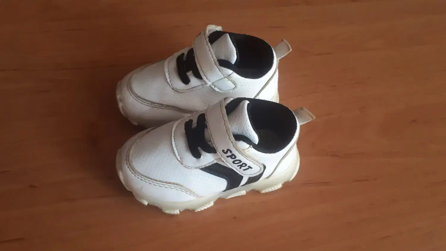 کتانی های سالم و زیبا مناسب کوچولوهای نو پا|کیف، کفش، کمربند|زرندیه, |دیوار