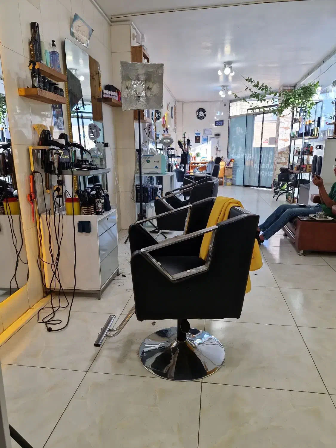 سالن آرایشگری و فشیال مردانه|استخدام درمانی، زیبایی، بهداشتی|فلاورجان, |دیوار