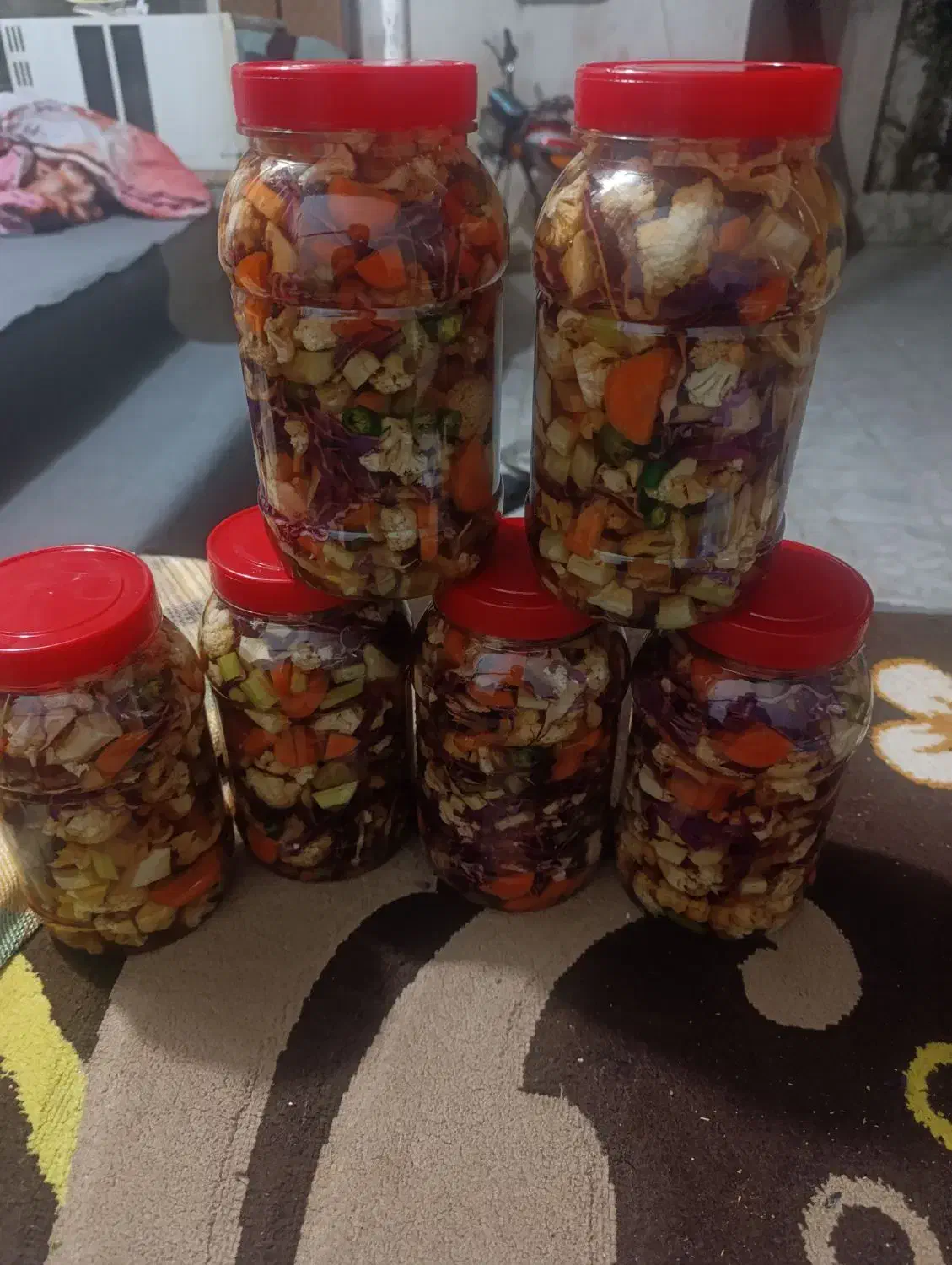 ترشی|خوردنی و آشامیدنی|رشت, پیرکلاچای|دیوار