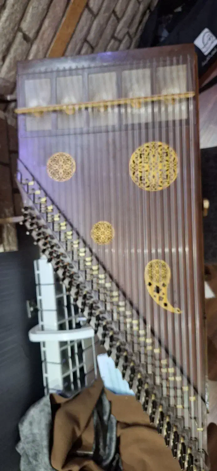 ساز قانون|سازهای سنتی|اصفهان, ملاصدرا|دیوار