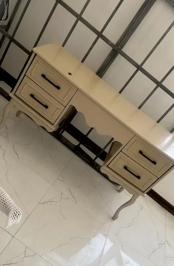 فروش فوری چند قلم وسایل منزل|مبلمان خانگی و میز عسلی|اسلام‌شهر, چیچکلو|دیوار