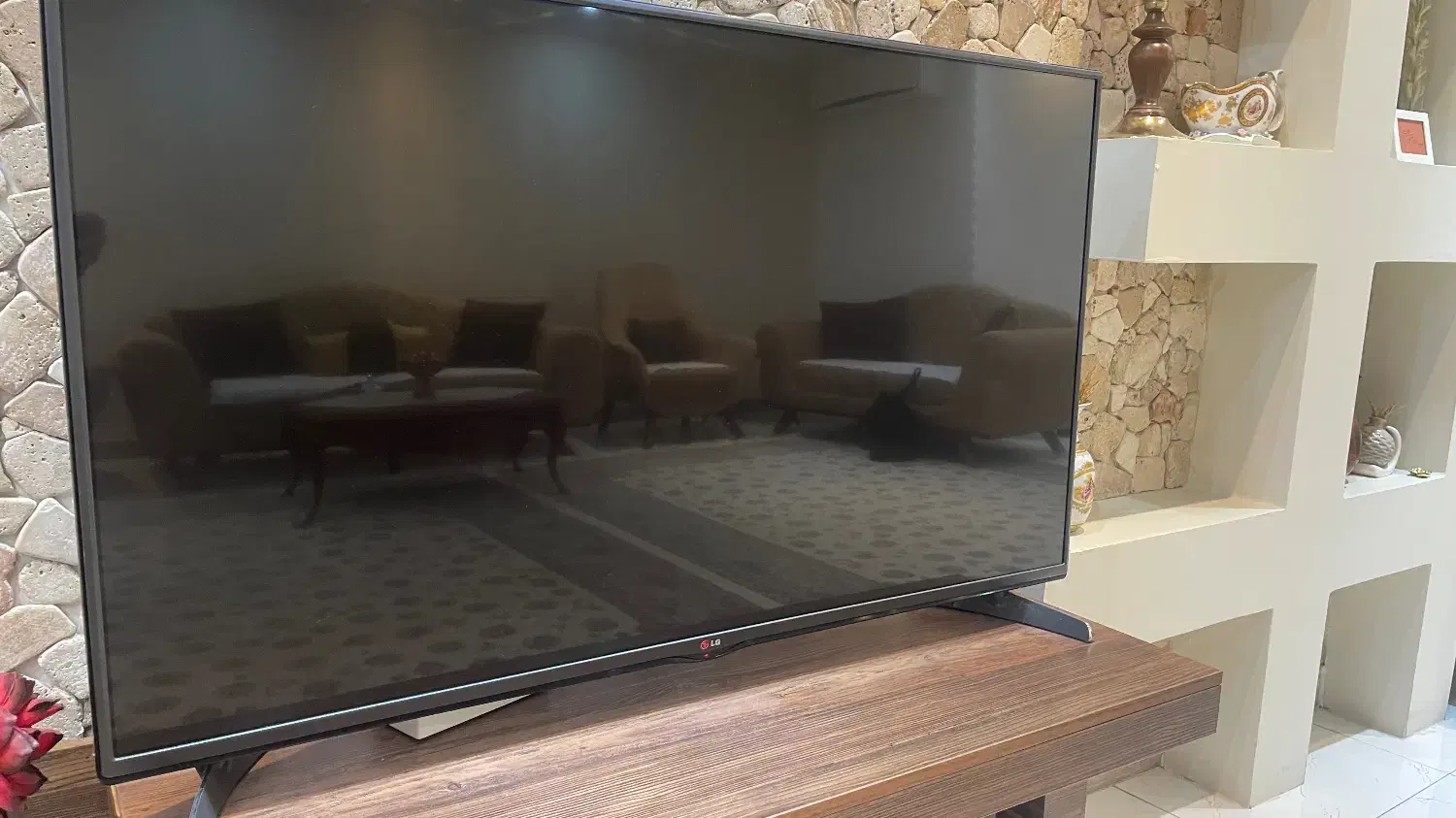 تلویزیون 49|تلویزیون و پروژکتور|رشت, چله خانه|دیوار