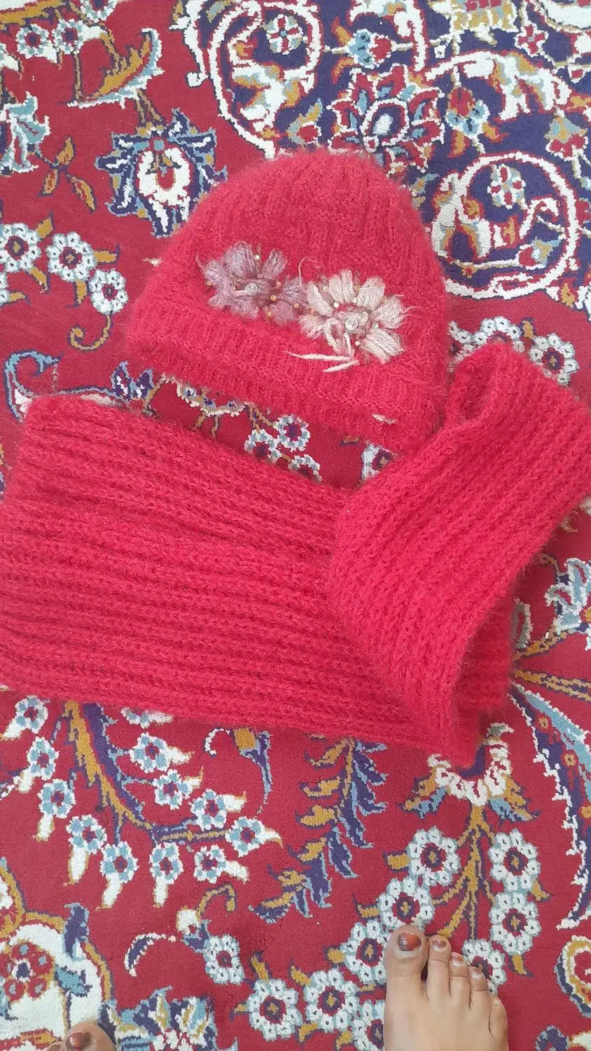 کلاه و شال گردن|لباس|قم, چهل درخت‎|دیوار