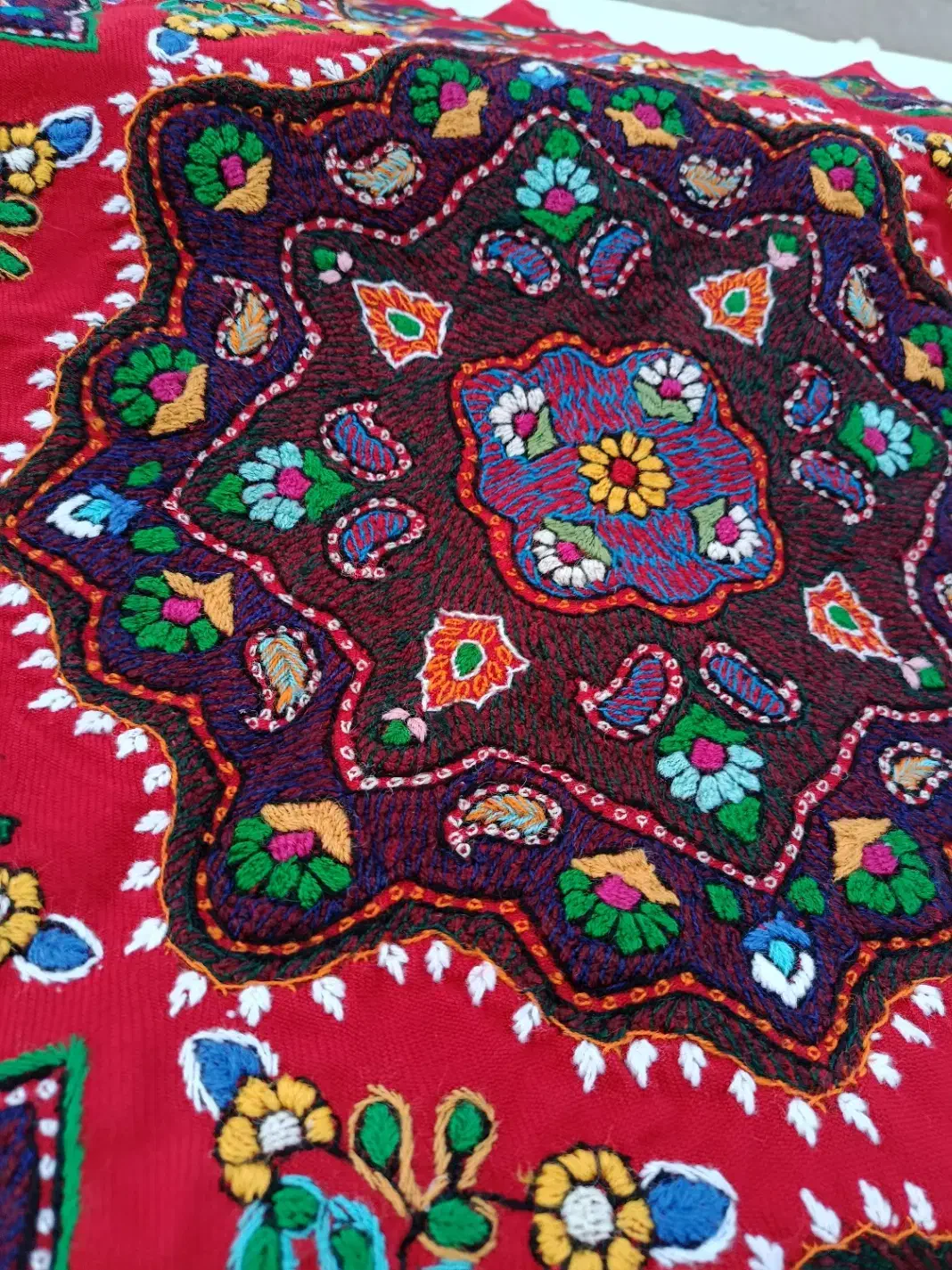 بقچه قرمز شب یلدا|پرده، رانر، رومیزی|سیرجان, |دیوار