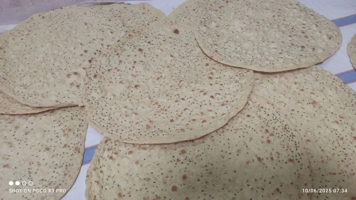 نیروی چونه پهن کن ( چانه نیم پهن کن با دست ) خانم|استخدام خدمات فروشگاه و رستوران|شاهین‌شهر, حاجی آباد|دیوار
