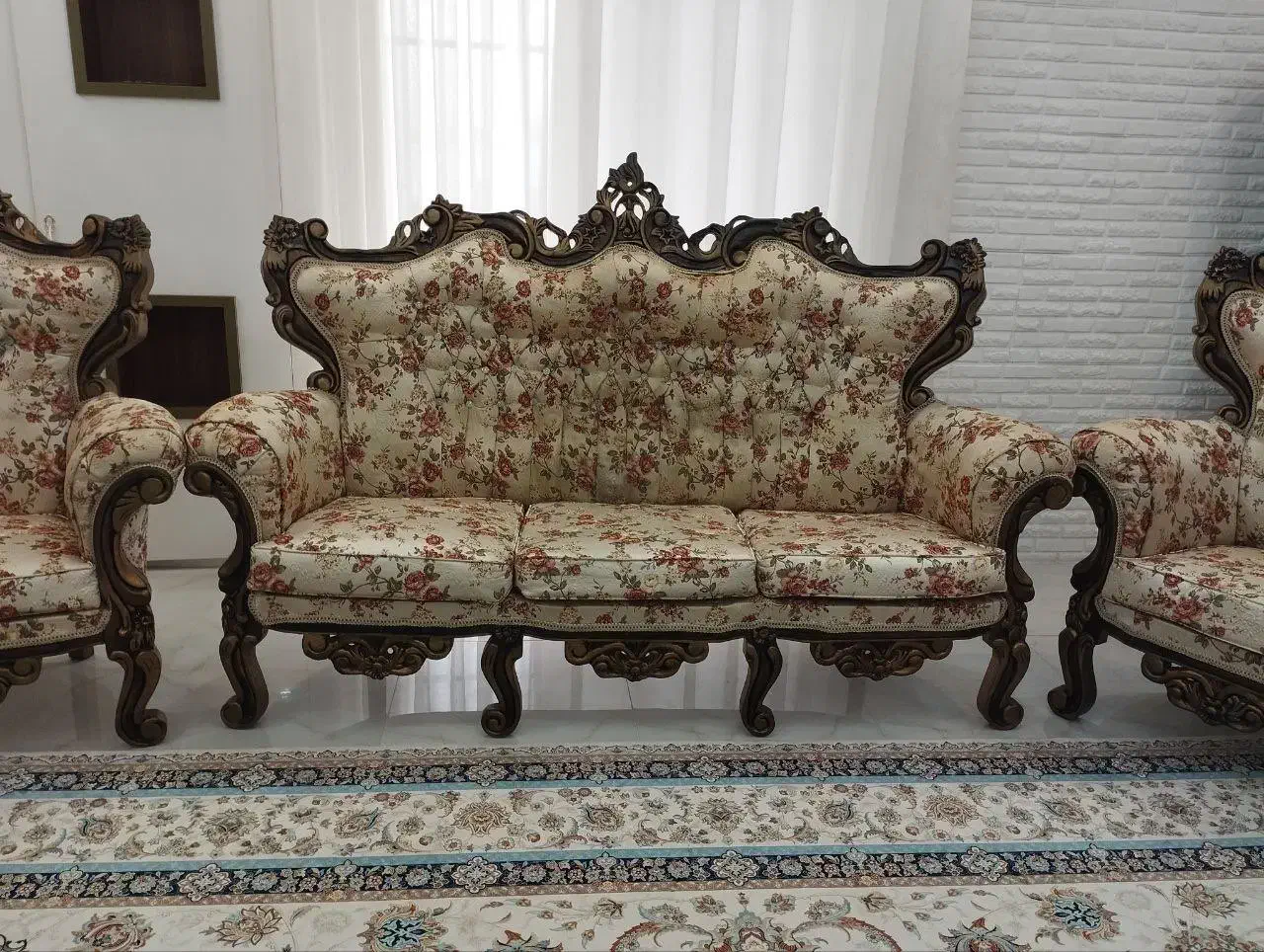 یک دست مبل سلطنتی|مبلمان خانگی و میز عسلی|نور, |دیوار