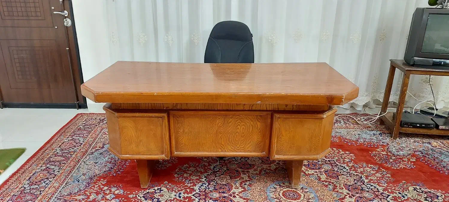 یک عدد میز اداری|دفتر کار|گلبهار, شهر جدید گلبهار|دیوار