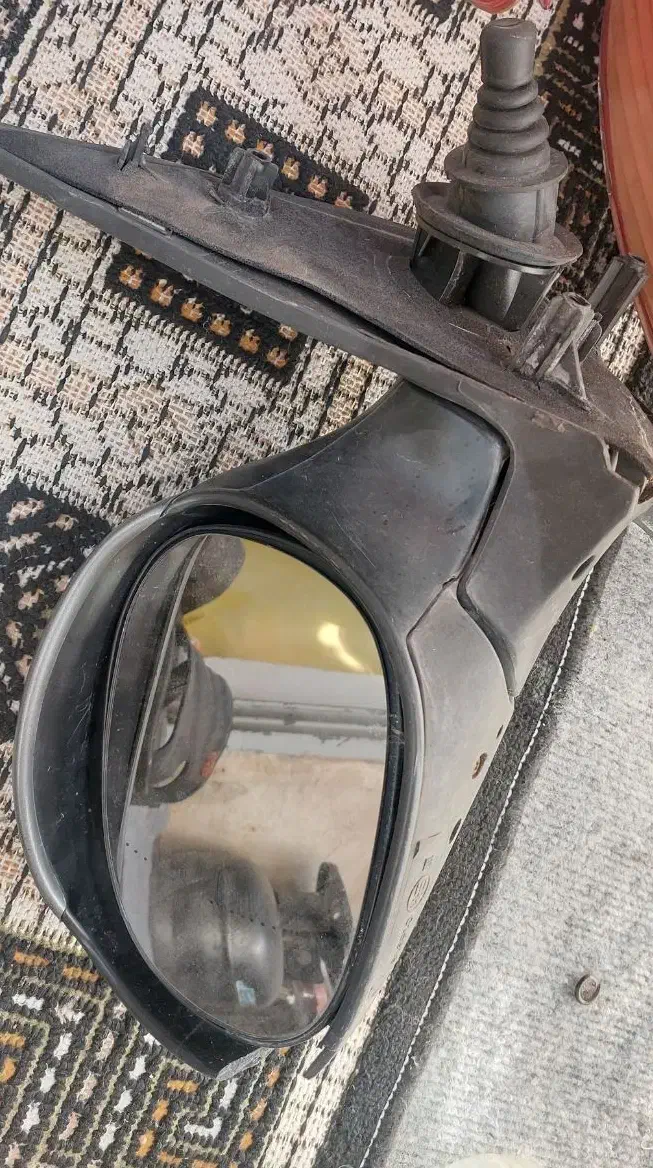 چراغ عقب ۲۰۶ اینه ۲۰۶ سمت راننده و۴ عددقالپاق|قطعات یدکی و لوازم جانبی|رشت, گیل|دیوار