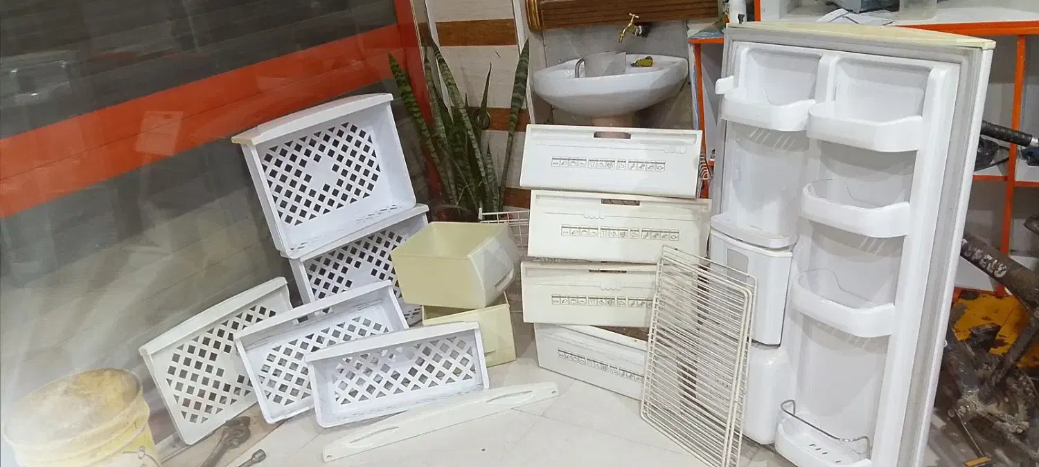 یخچال بدونه موتور وتعدادی وسایل داخل فریزرویخچال|یخچال و فریزر|اصفهان, ابر|دیوار