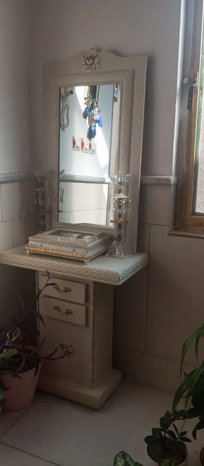 آینه|آینه|نیشابور, گنبد سبز|دیوار