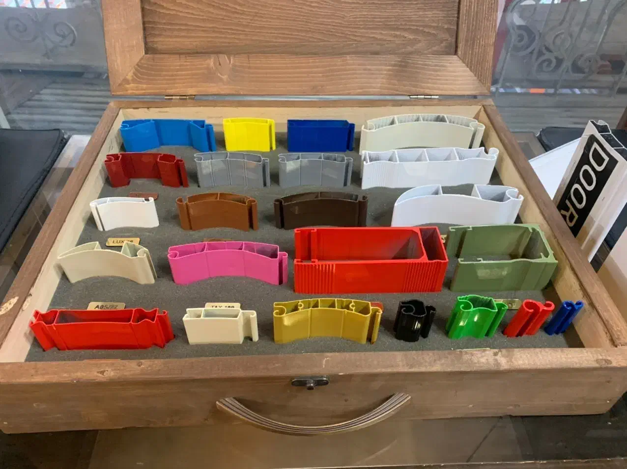 تعمیرات کرکره برقی 24 ساعته|خدمات پیشه و مهارت|بروجرد, |دیوار