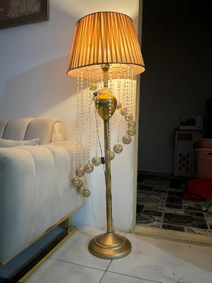 آباژور کنار سالنی|چراغ خواب و آباژور|باقرشهر, |دیوار