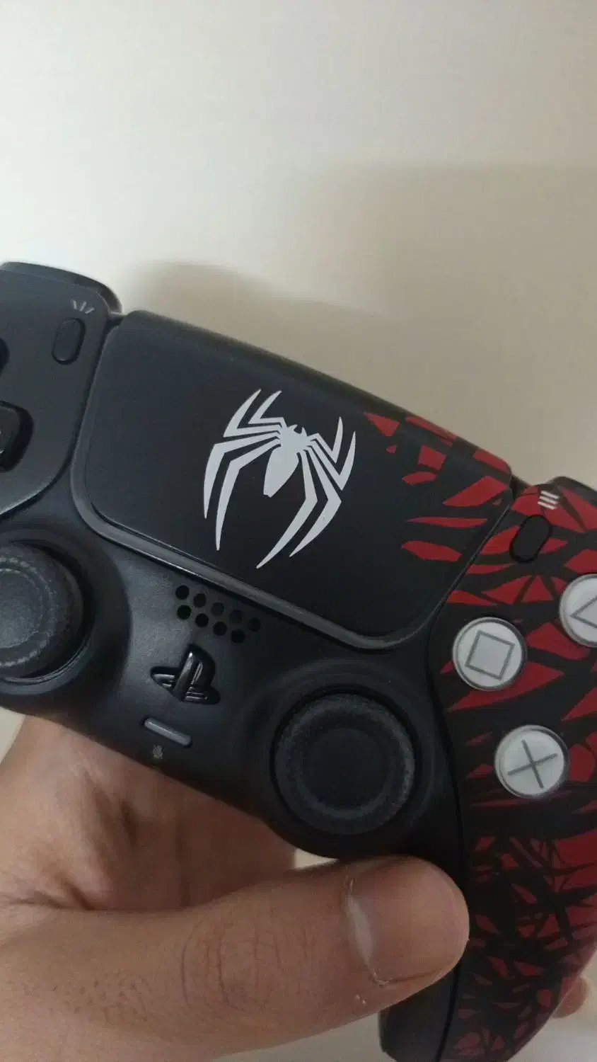 دسته پی اس فور طرح پی اس فایو|کنسول، بازی ویدئویی و آنلاین|پرند, فاز ۱|دیوار