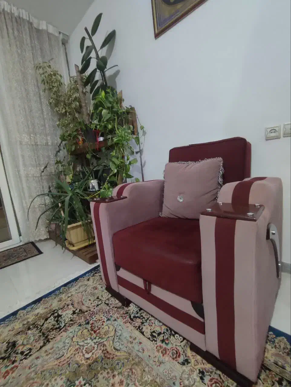 مبل راحتی وتخت خواب شو|مبلمان خانگی و میز عسلی|اصفهان, لیمجیر|دیوار