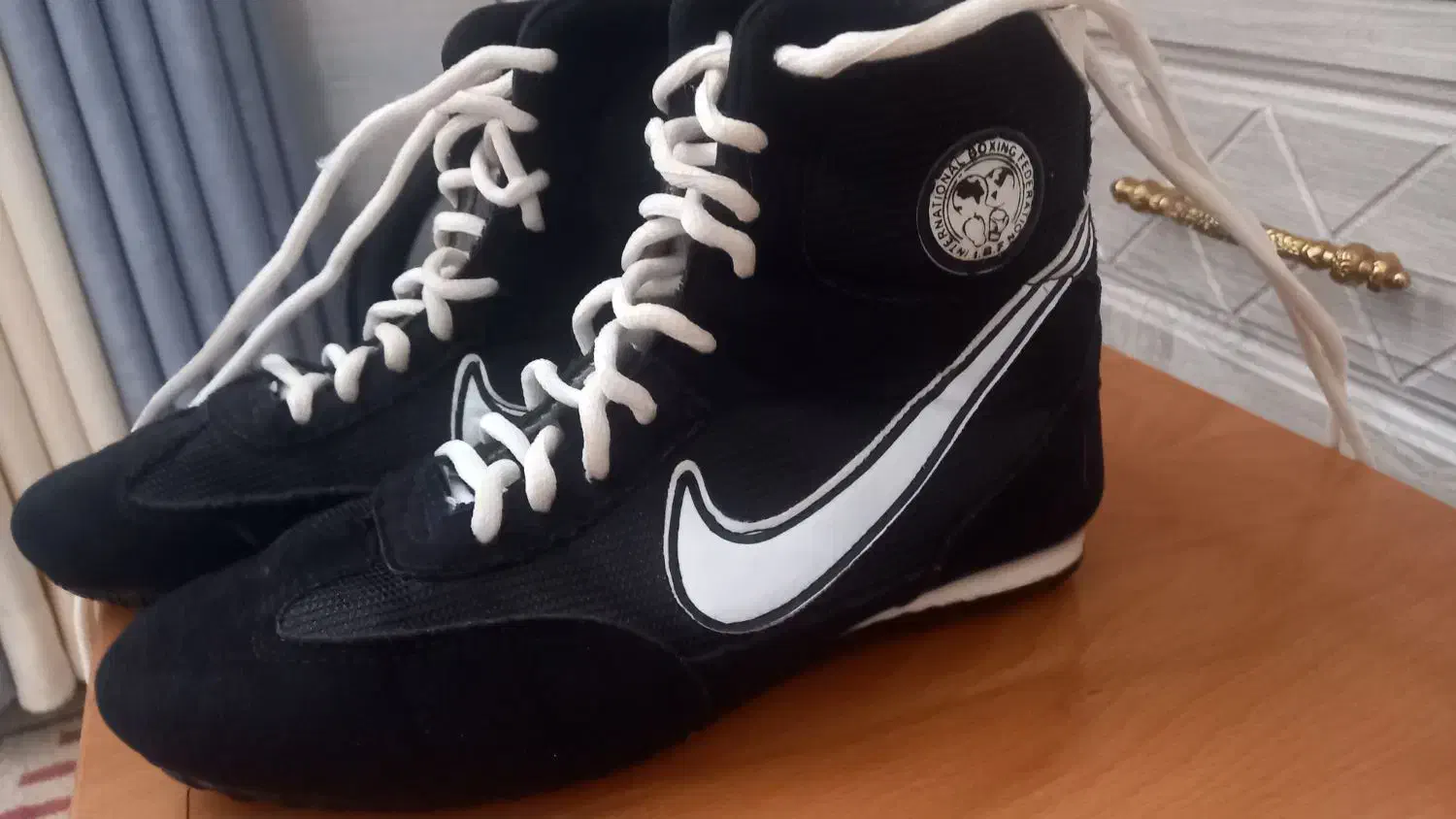 کفش کشتی|کیف، کفش، کمربند|صفادشت, |دیوار