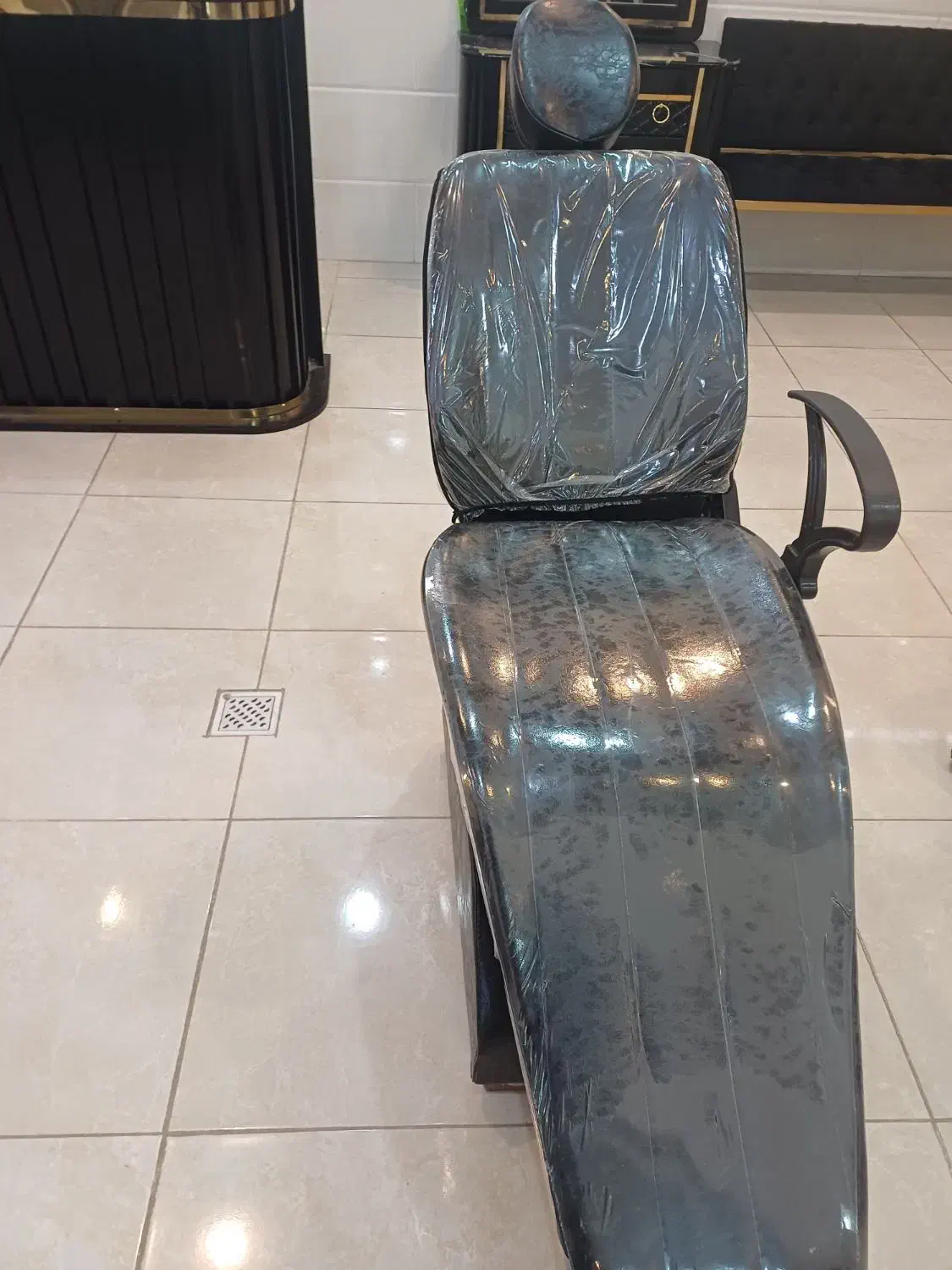 وسایل سالن زیبایی|آرایشگاه و سالن‌های زیبایی|فارسان, |دیوار