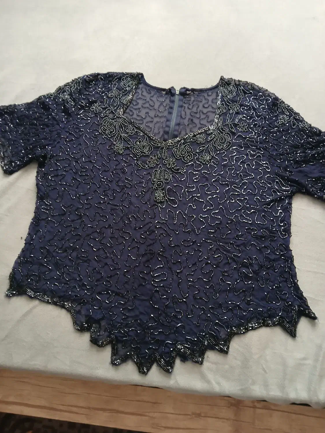 لباس زنانه|لباس|پیشوا, |دیوار