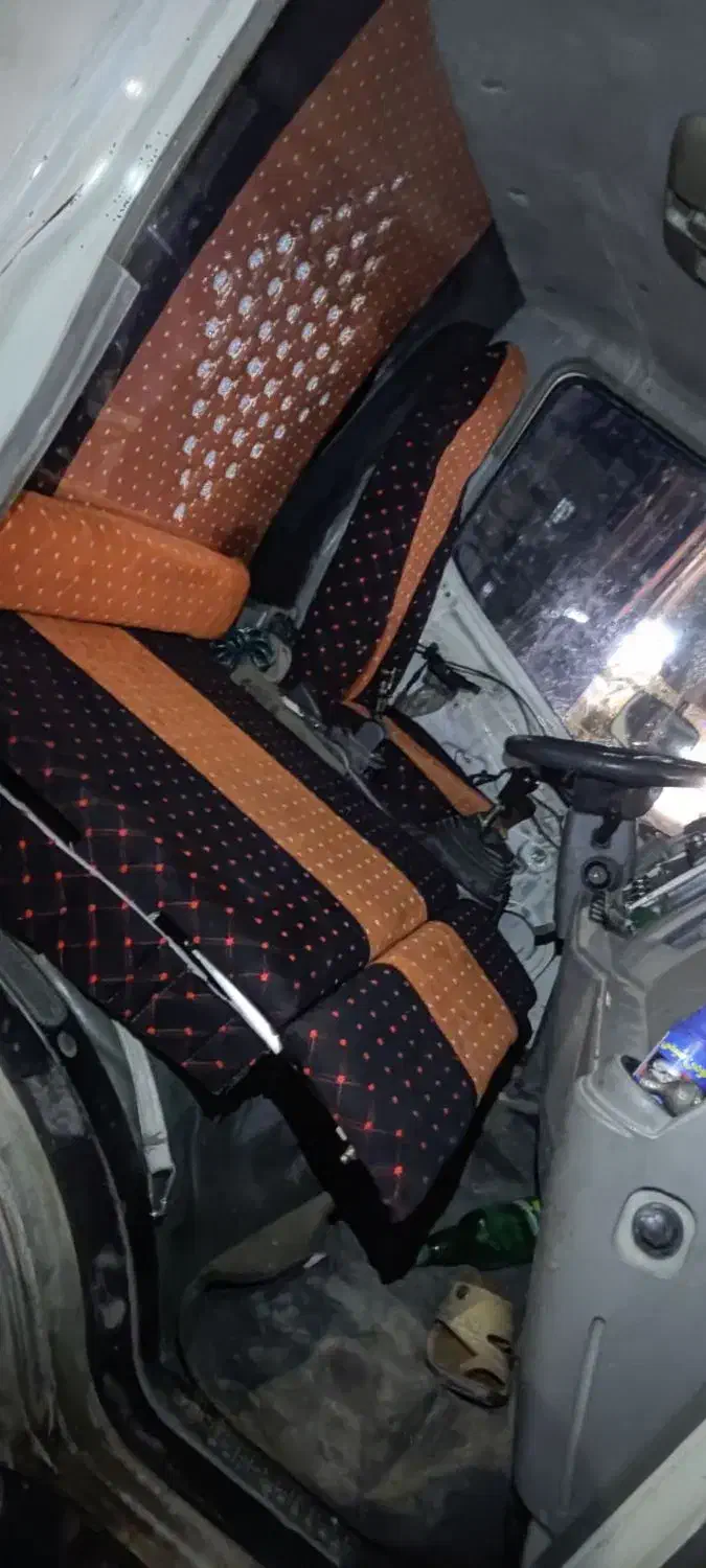 تودوزی داخلی ماشین بنز کمپرسی خاور نیسان|خدمات موتور و ماشین|زاهدان, |دیوار