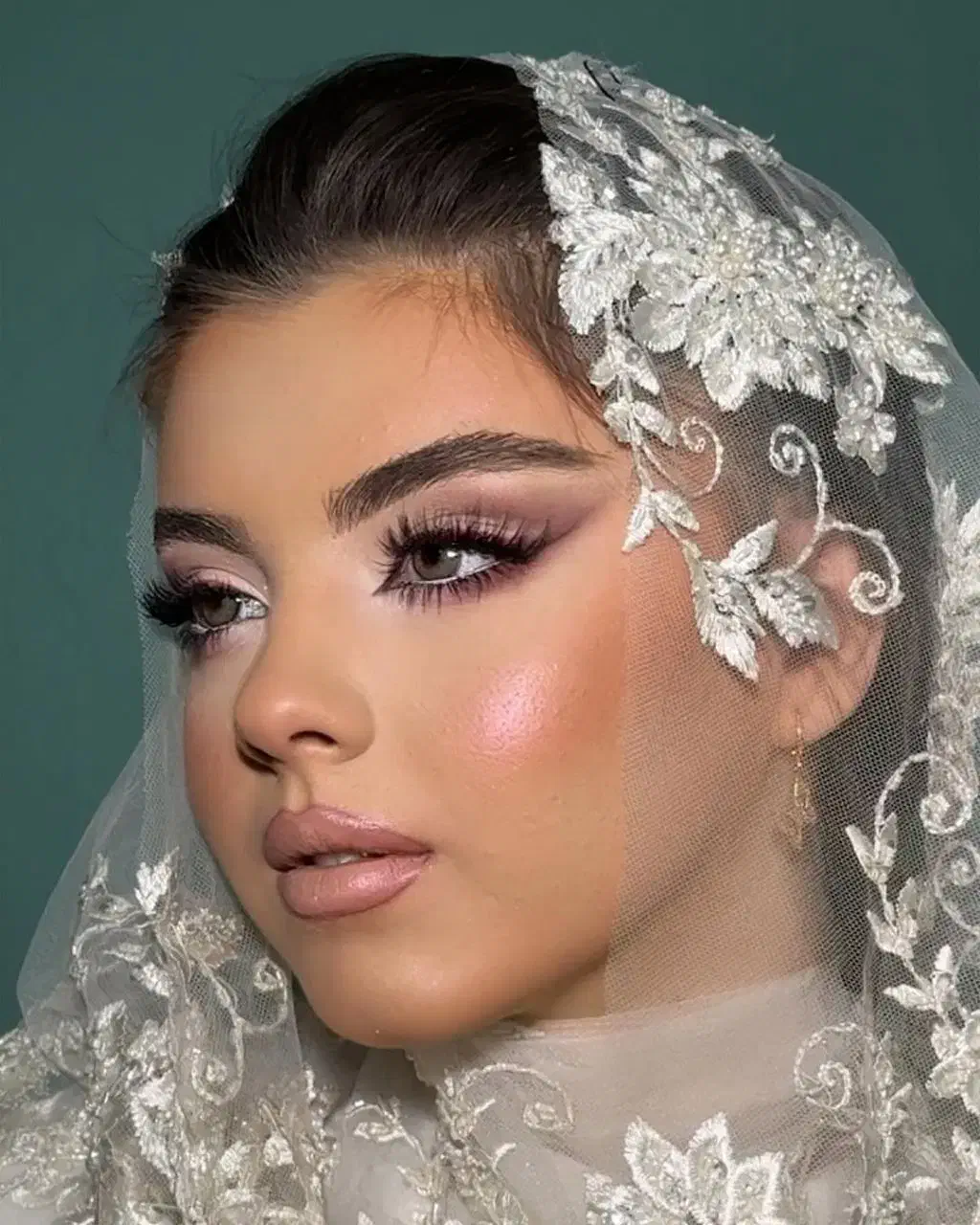 خدمات وآموزش تخصصی میکاپ و شنیون|خدمات آموزشی|نیشابور, هفده شهریور|دیوار