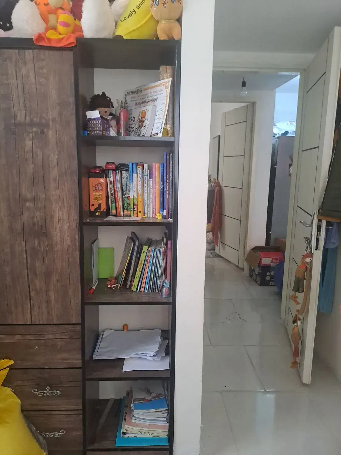 تخت تک نفره+ میز ارایش+کتابخانه+ کمد دودر|تخت و سرویس خواب|پرند, فاز ۵|دیوار