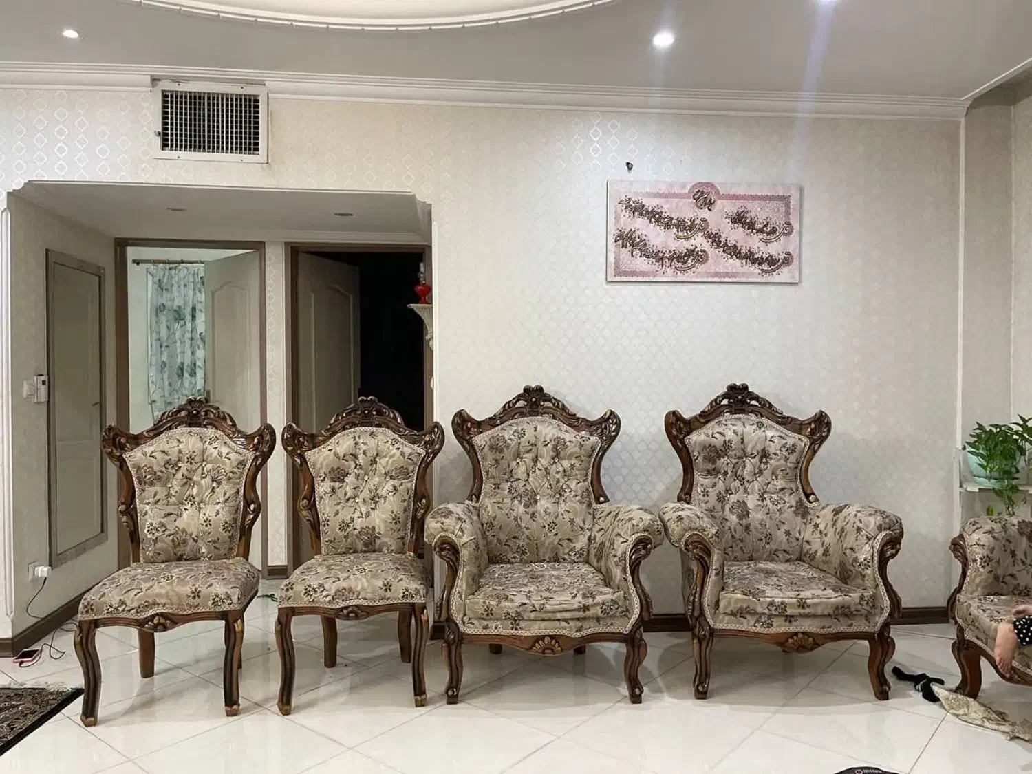 یکدست مبل سلطنتی ۹نفره کارکرده|مبلمان خانگی و میز عسلی|ری, فیروزآبادی|دیوار
