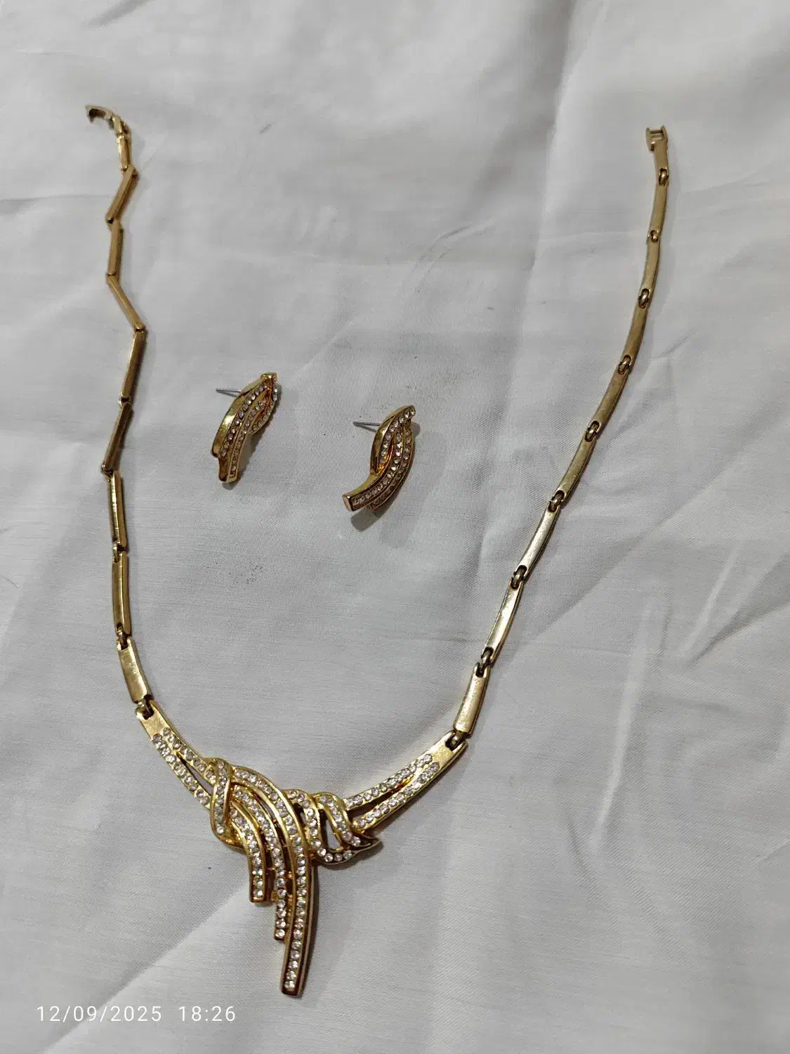 نیمست وگوشواره|بدلیجات|مشهد, چهارچشمه|دیوار