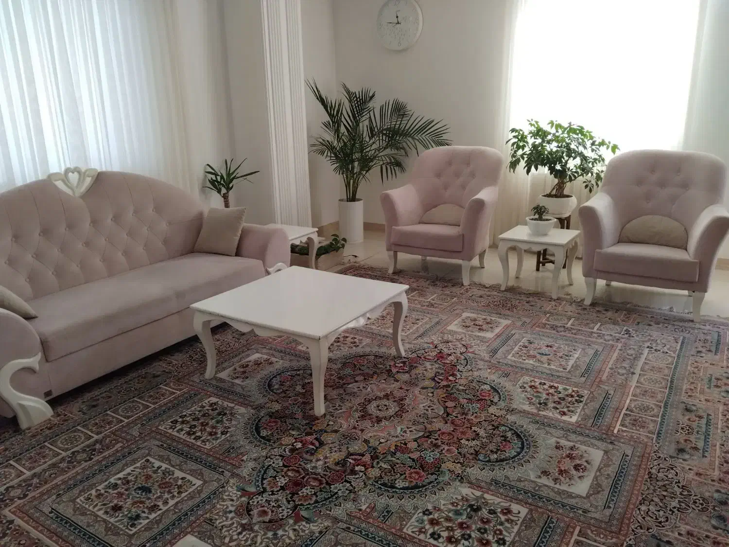 مبلمان ۷نفره به همراه میز وعسلی|مبلمان خانگی و میز عسلی|رشت, لاکانی|دیوار