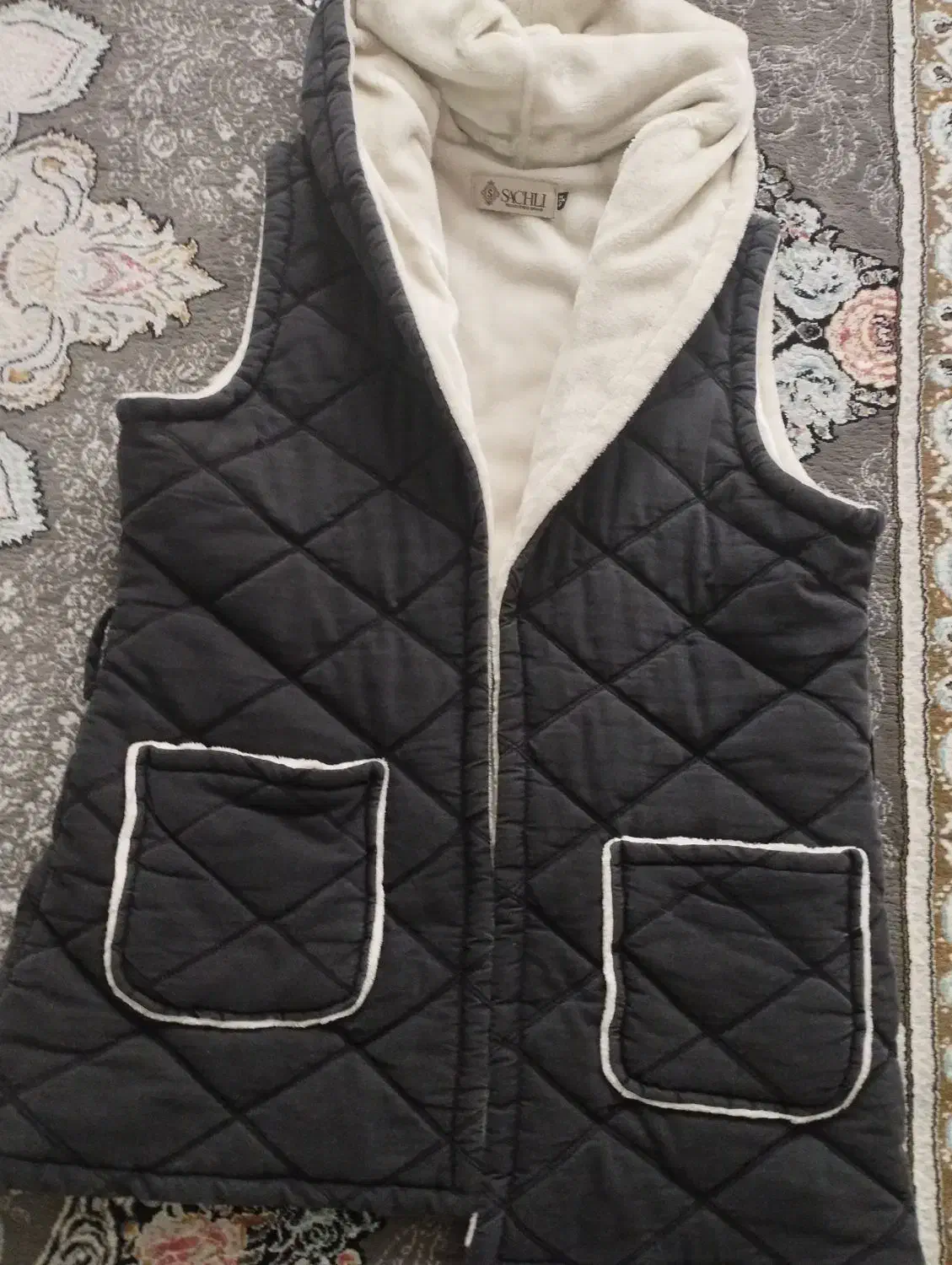 پافر کلاه دار تو خر|لباس|مشهد, صیاد شیرازی|دیوار