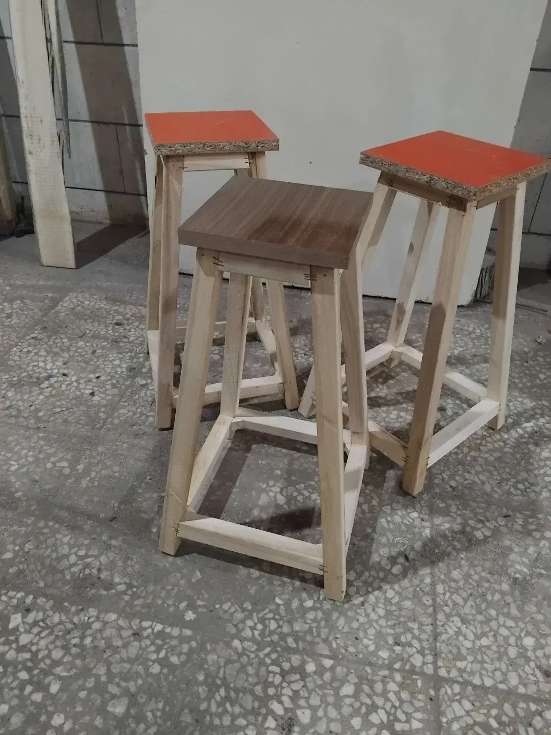 جا گلدونی و کرسی|مبلمان خانگی و میز عسلی|بن, |دیوار