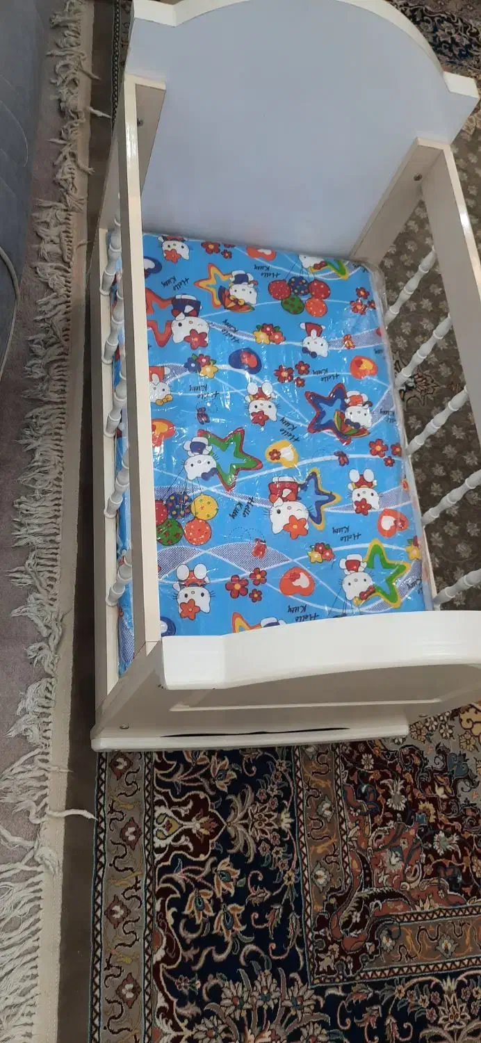 تخت خواب نوزاد و کودک هم حالت گهواره و هم ساده|تخت و سرویس خواب|مسجد سلیمان, |دیوار