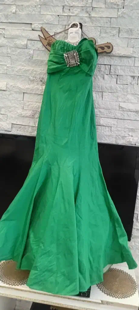 لباس مجلسی|لباس|قم, مسجد امام حسن|دیوار