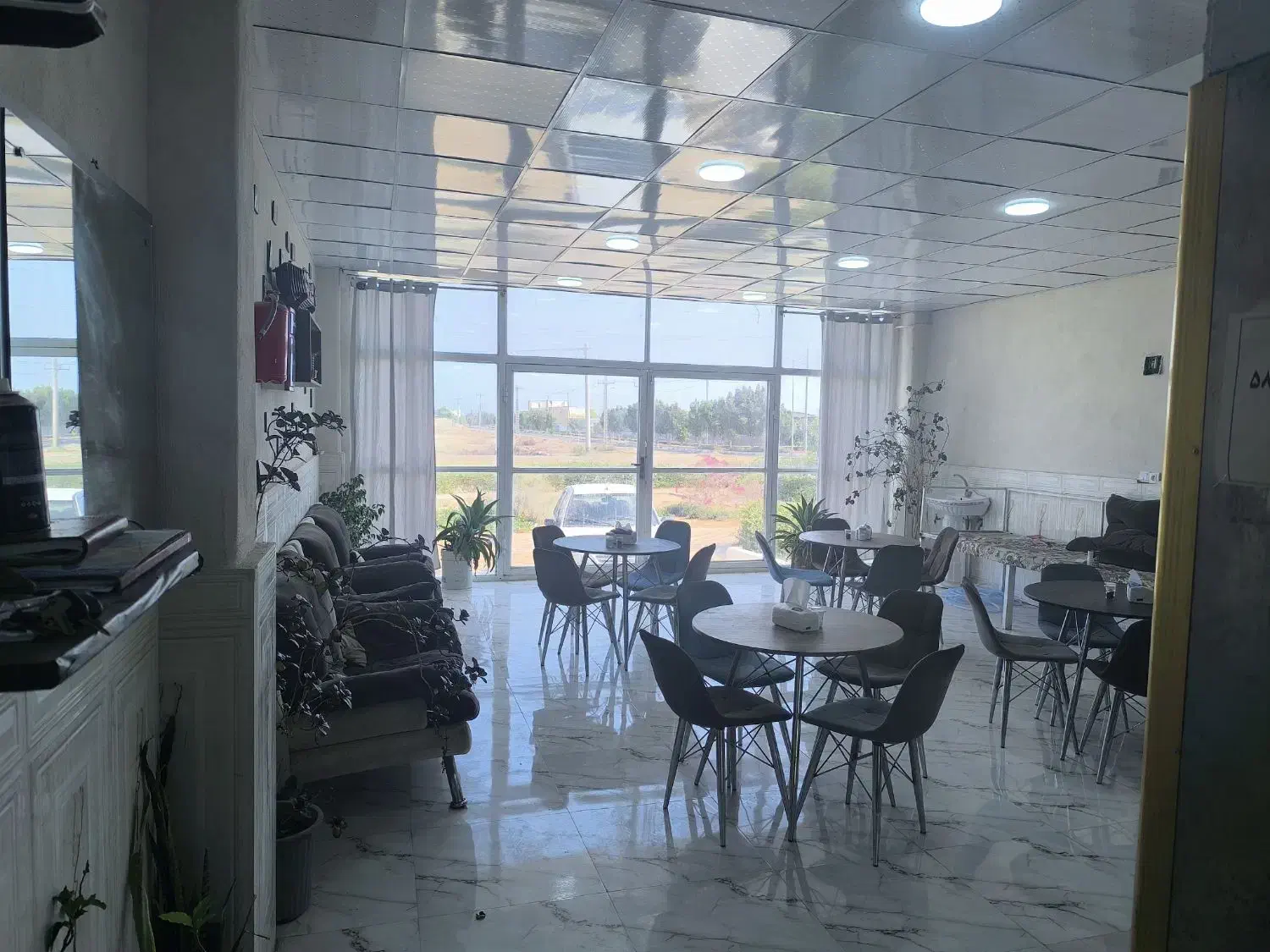 فروش مغازه صد متری بهمراه وسایل کامل|فروش مغازه و غرفه|کنارک, |دیوار