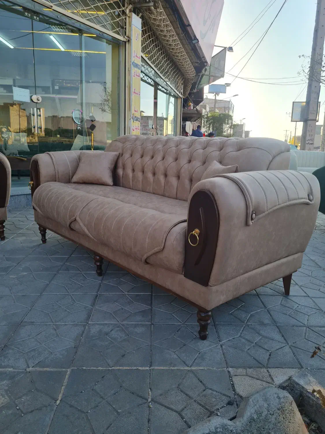 مبل چستر ( جدید ) کرم و قهوه ای|مبلمان خانگی و میز عسلی|بیرجند, |دیوار