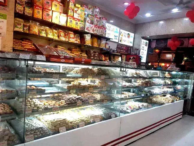 استخدام استاد کار قنادی در کارگاه شرینی پزی|استخدام خدمات فروشگاه و رستوران|اهواز, کوی علوی|دیوار