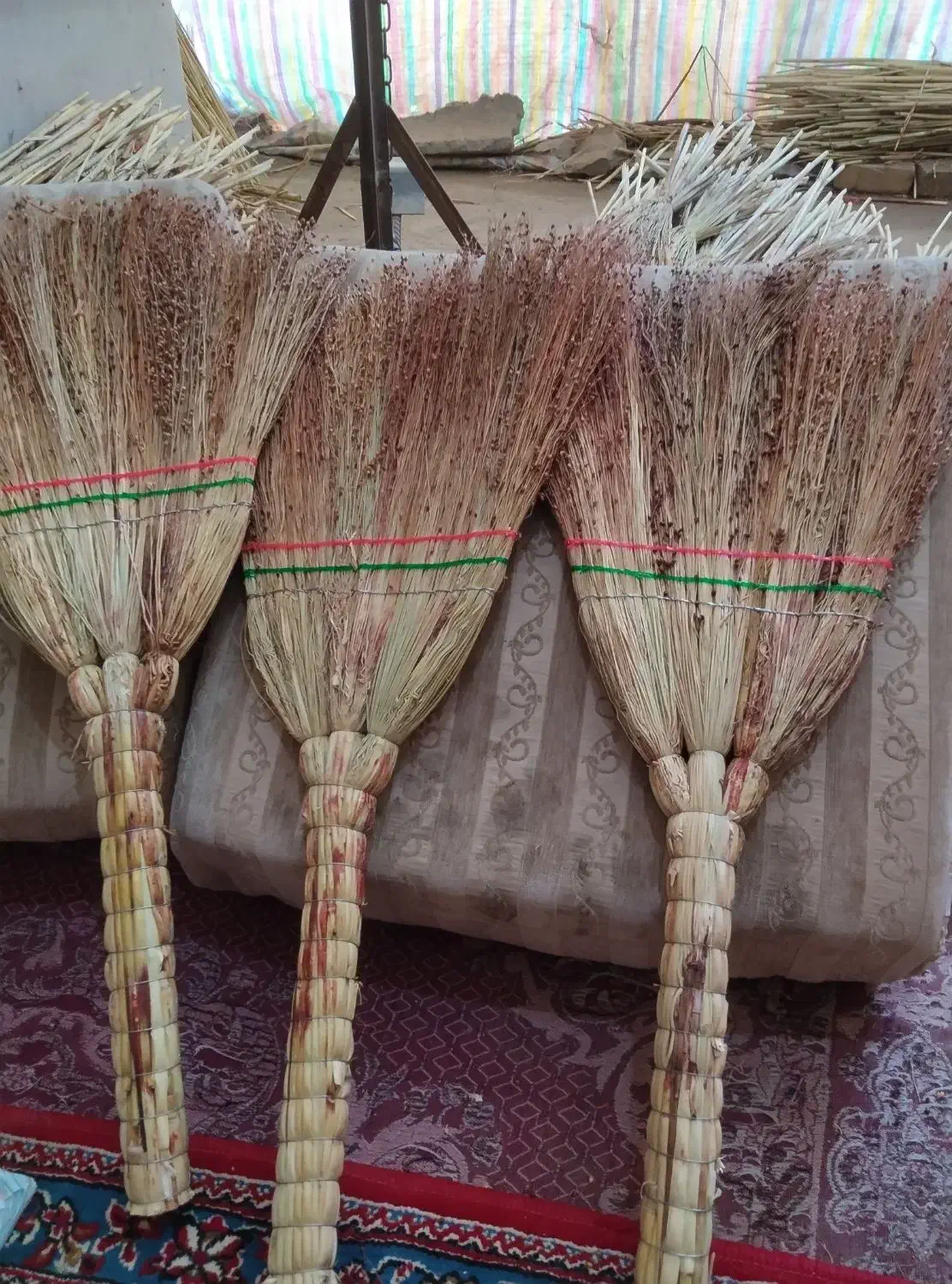 جارو قرمز سفید|لوازم نظافت|آشخانه, |دیوار