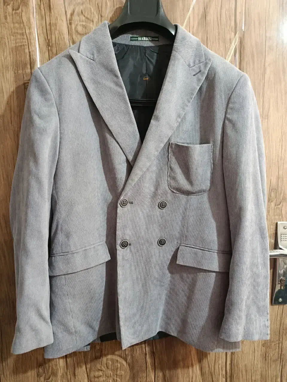 کت مردانه|لباس|قم, قلعه کامکار|دیوار