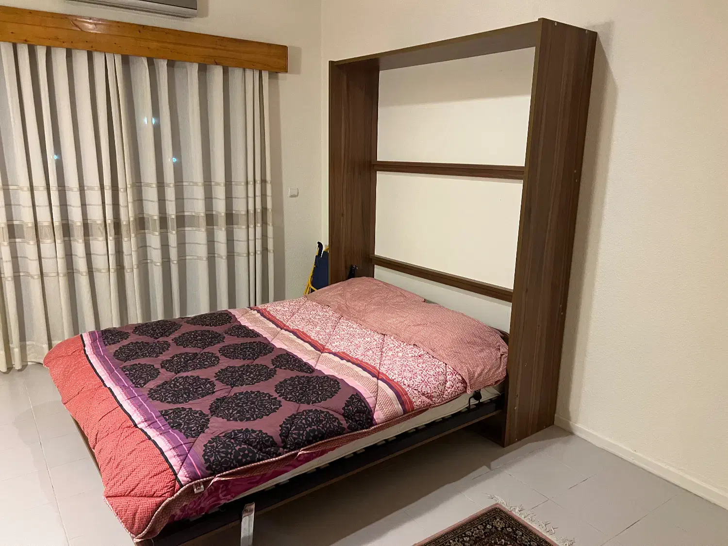 تخت تاشو دونفره برند کم جا چوب درحد نو|تخت و سرویس خواب|رشت, منظریه|دیوار