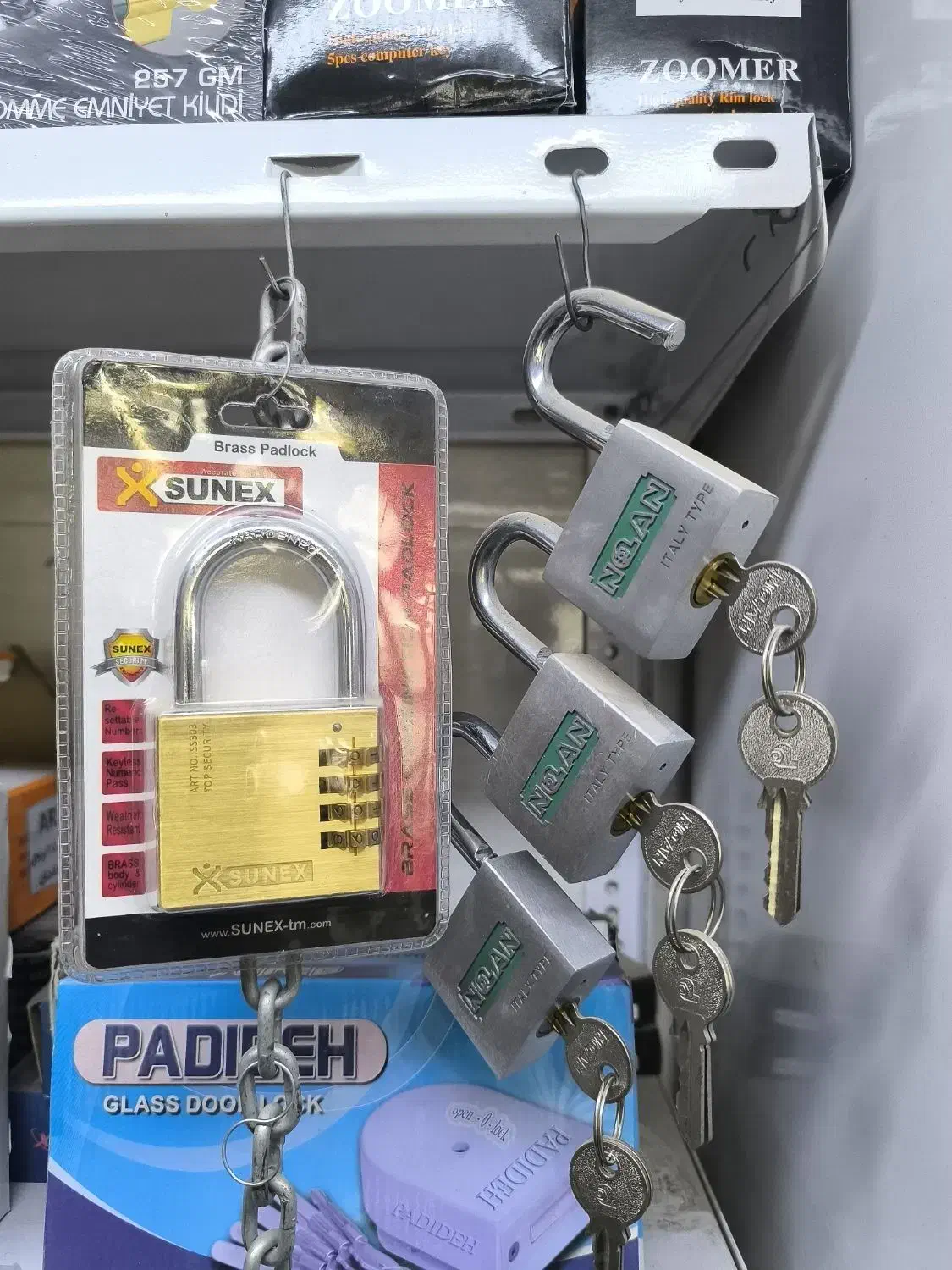 قفل و کلید گنجینه .|خدمات پیشه و مهارت|شاهینشهر, نظامی|دیوار