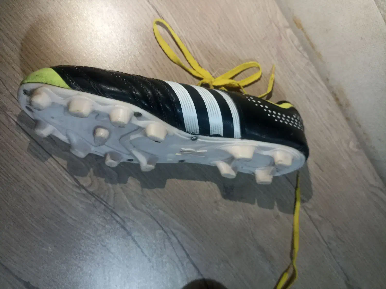 کفش چمن|کیف، کفش، کمربند|سرپل ذهاب, |دیوار