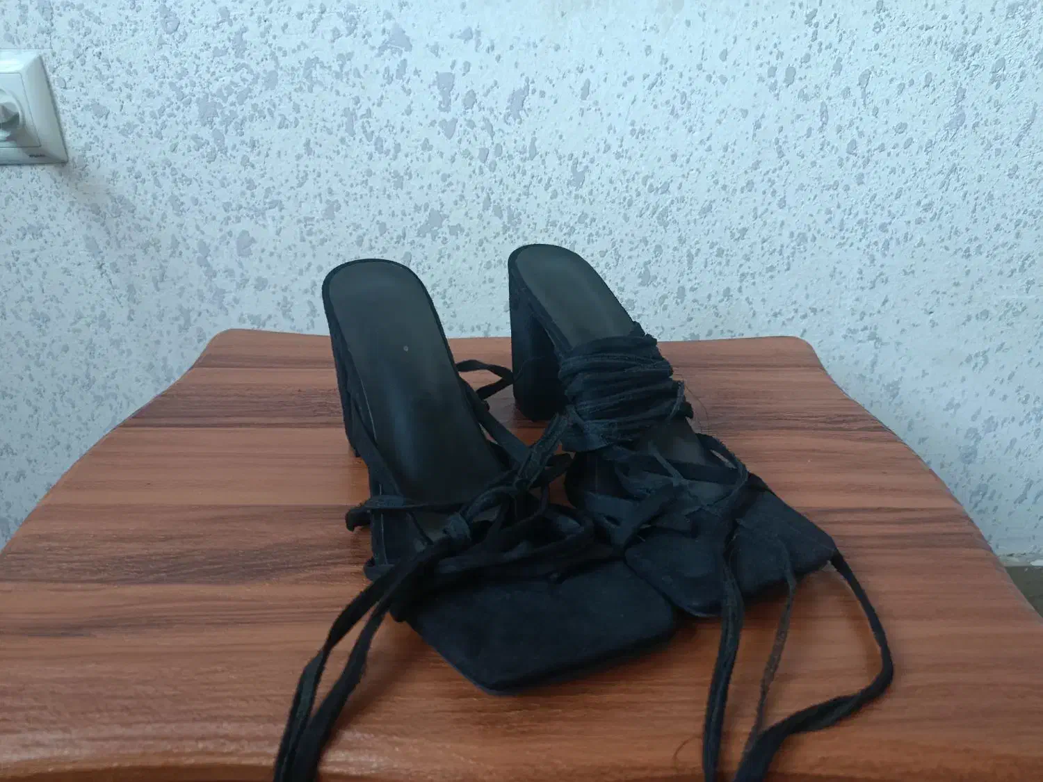 فروش ۳ عدد کفش زنانه|کیف، کفش، کمربند|پرند, فاز ۵|دیوار