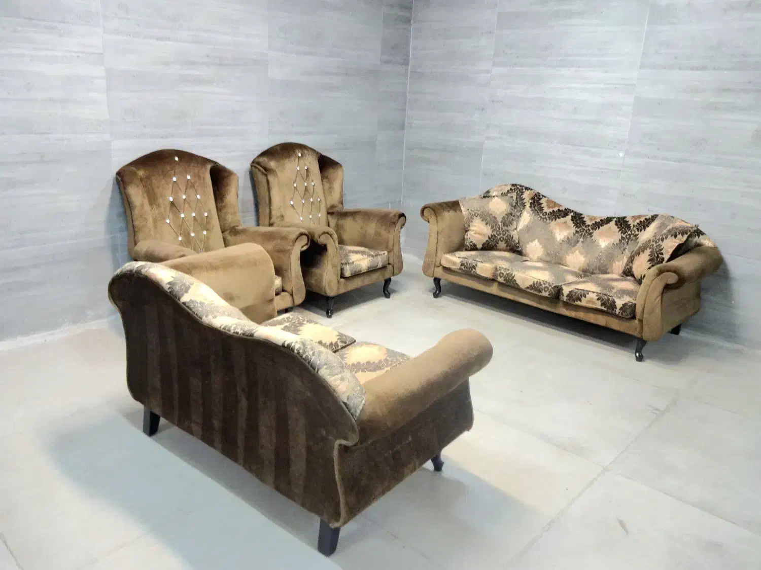 مبل هفت نفره قهوهای|مبلمان خانگی و میز عسلی|اصفهان, خانه اصفهان|دیوار