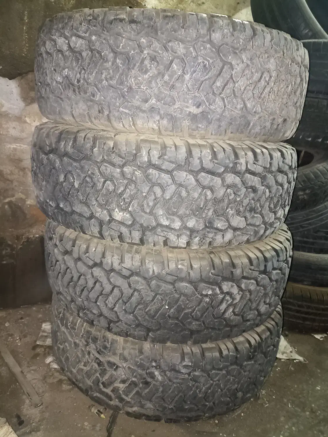 لاستیک پهن پاترول|قطعات یدکی و لوازم جانبی|رفسنجان, |دیوار